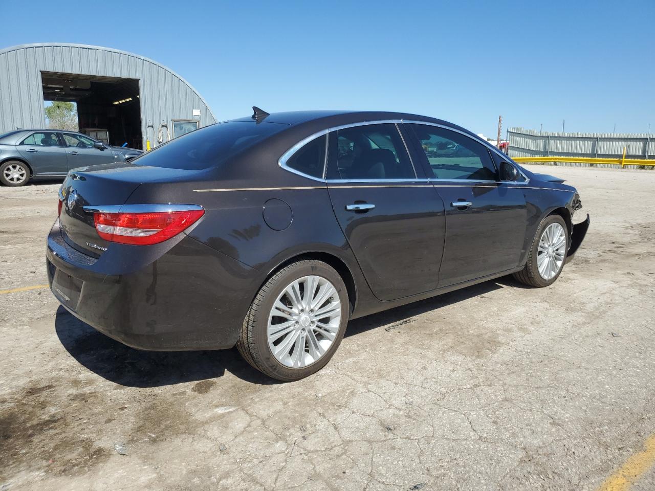 Photo 2 VIN: 1G4PP5SK7E4134327 - BUICK VERANO 