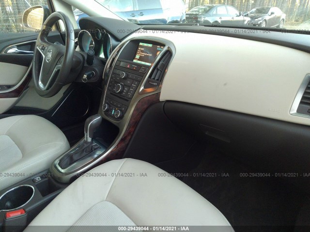 Photo 4 VIN: 1G4PP5SK7G4112315 - BUICK VERANO 