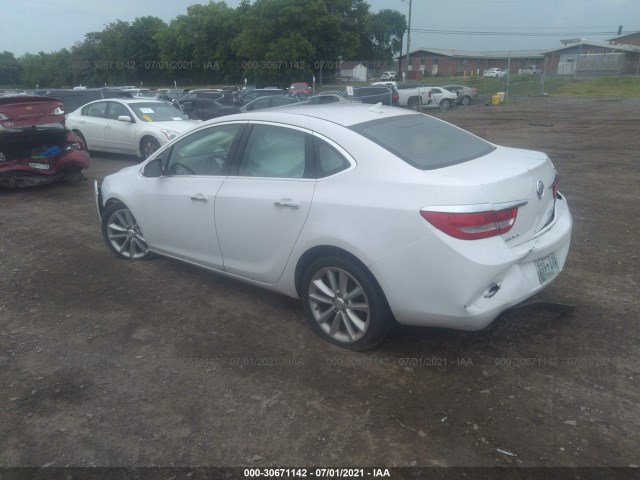 Photo 2 VIN: 1G4PP5SK8C4146421 - BUICK VERANO 