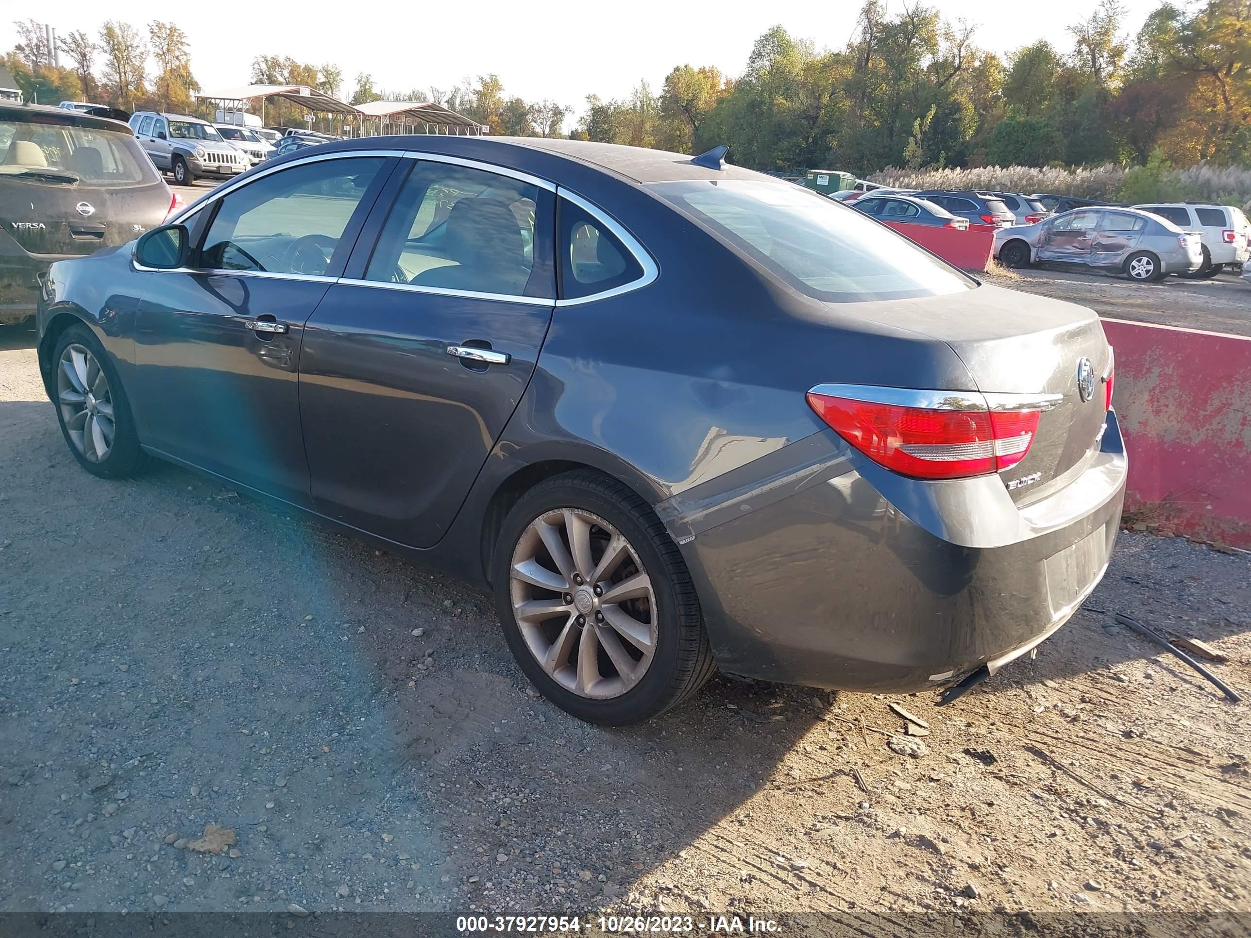 Photo 2 VIN: 1G4PP5SK8C4165258 - BUICK VERANO 