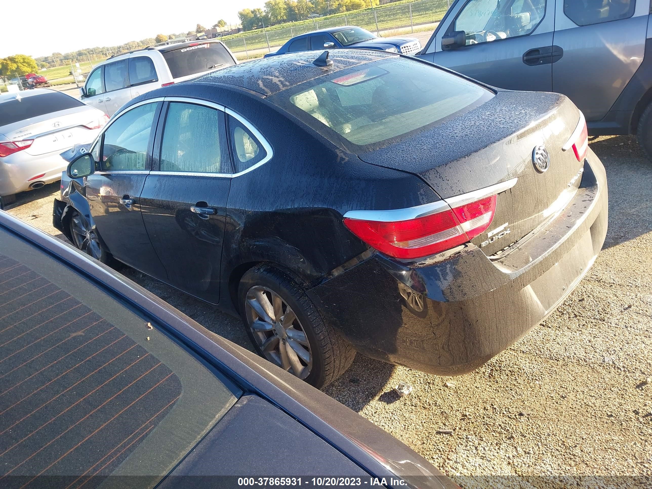 Photo 2 VIN: 1G4PP5SK8C4190984 - BUICK VERANO 