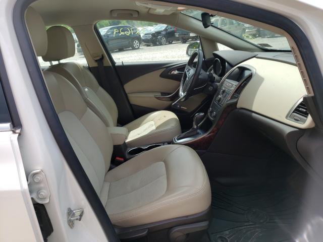 Photo 4 VIN: 1G4PP5SK8D4104106 - BUICK VERANO 