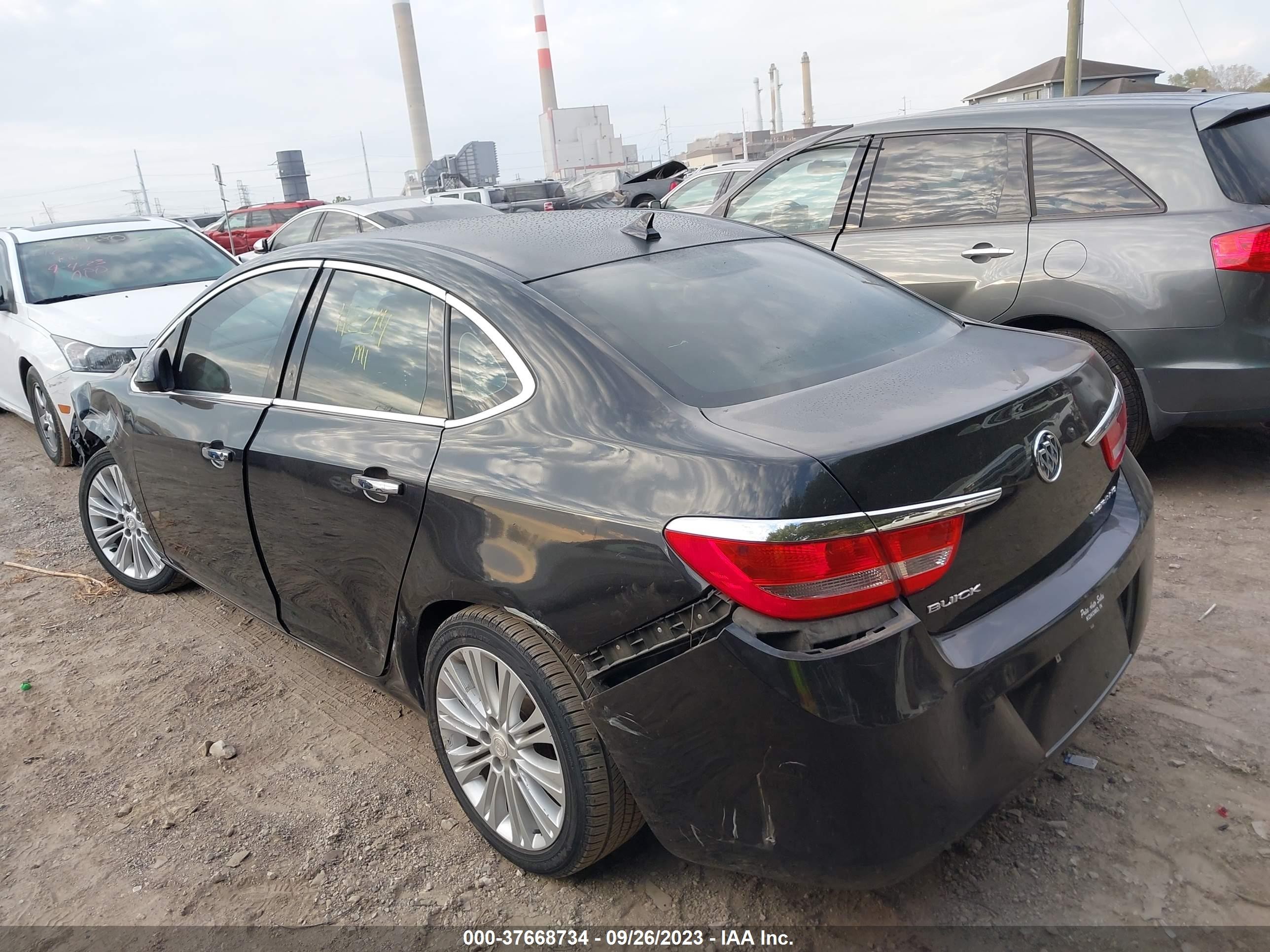 Photo 2 VIN: 1G4PP5SK8D4251350 - BUICK VERANO 