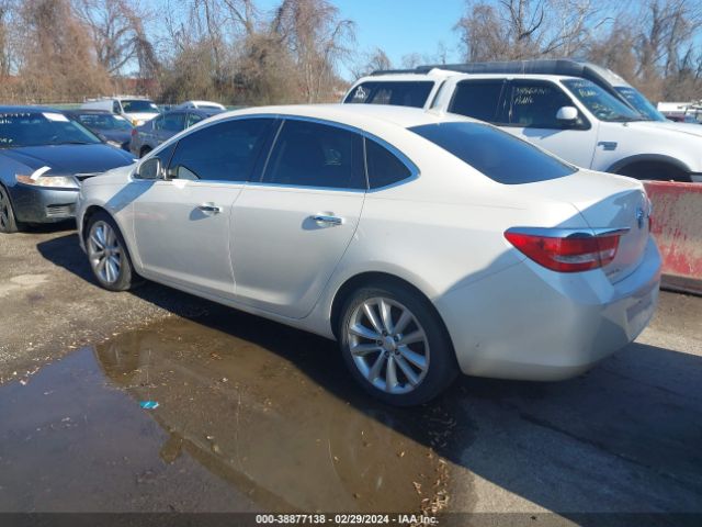 Photo 2 VIN: 1G4PP5SK8E4125877 - BUICK VERANO 