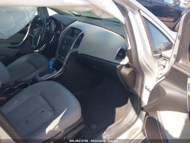 Photo 4 VIN: 1G4PP5SK8E4198036 - BUICK VERANO 