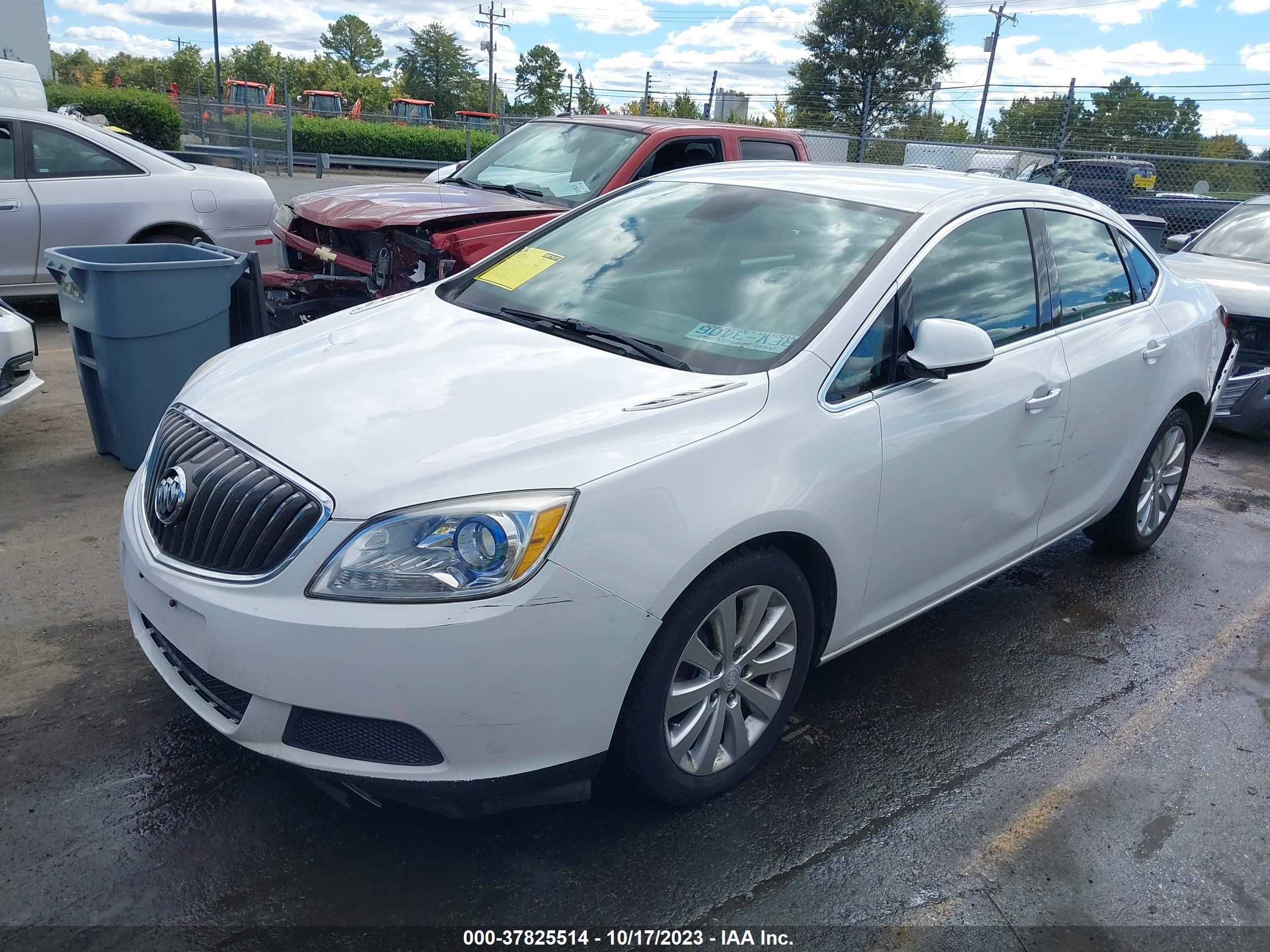 Photo 1 VIN: 1G4PP5SK8F4202877 - BUICK VERANO 