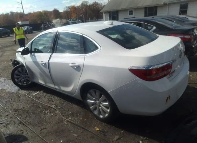 Photo 2 VIN: 1G4PP5SK8G4166951 - BUICK VERANO 