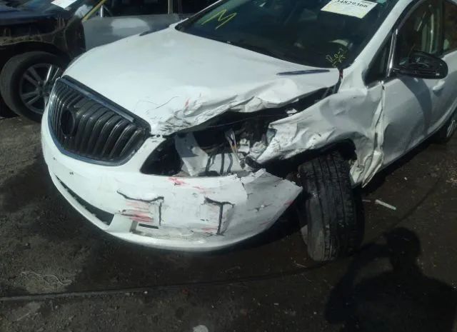 Photo 5 VIN: 1G4PP5SK8G4166951 - BUICK VERANO 