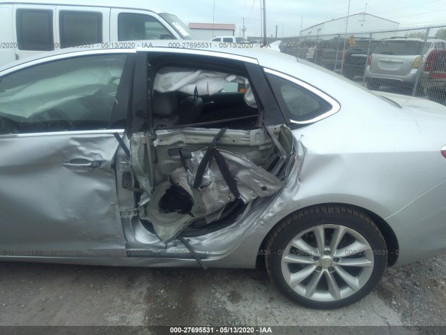 Photo 5 VIN: 1G4PP5SK9C4103593 - BUICK VERANO 