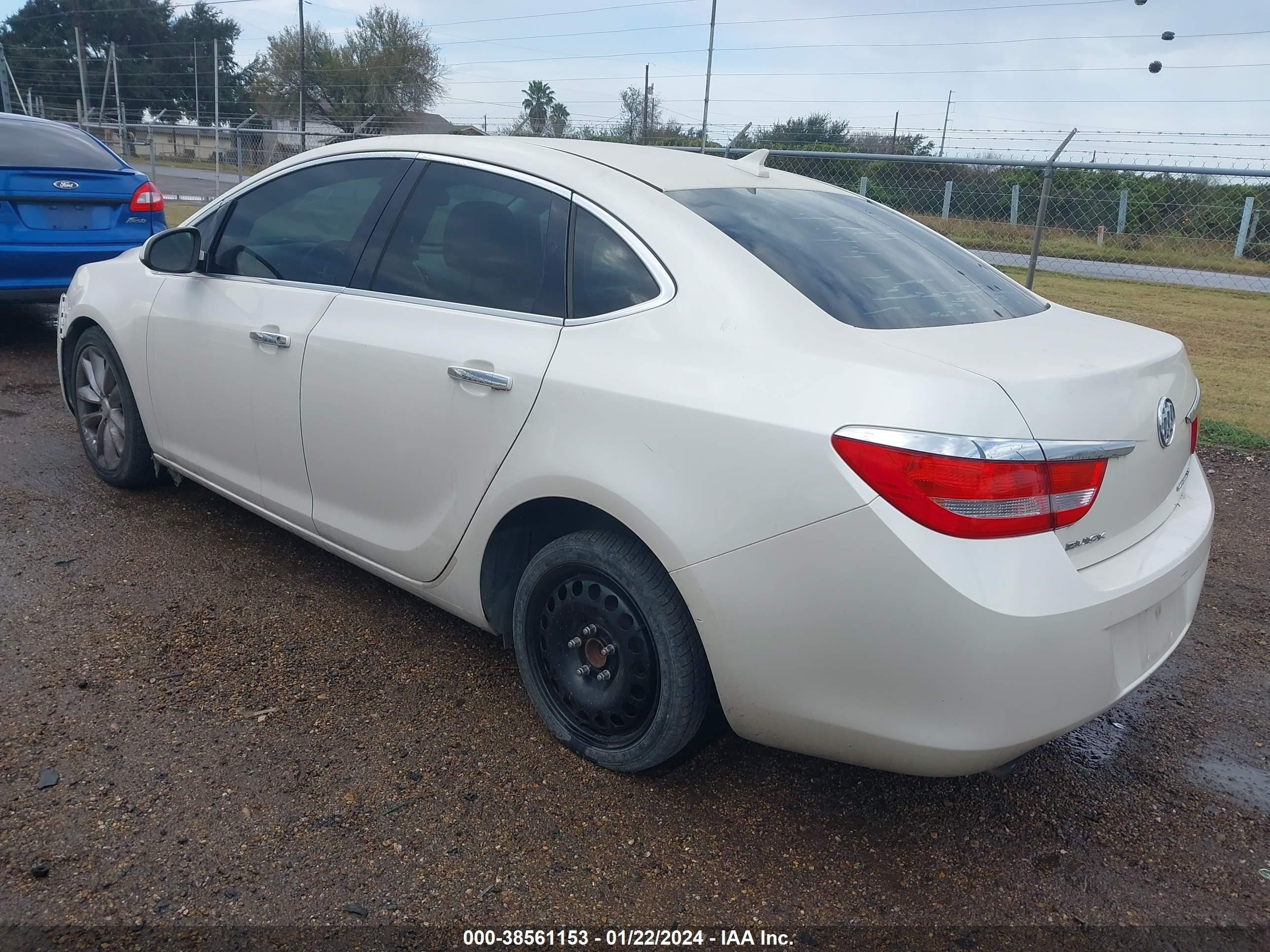 Photo 2 VIN: 1G4PP5SK9C4216590 - BUICK VERANO 