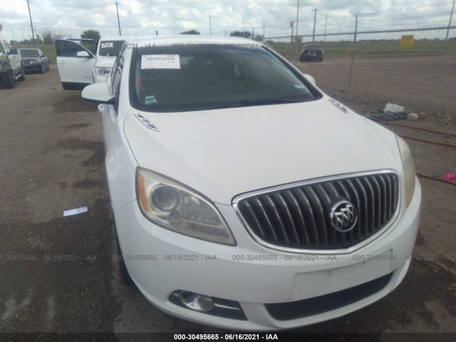 Photo 5 VIN: 1G4PP5SK9D4137230 - BUICK VERANO 