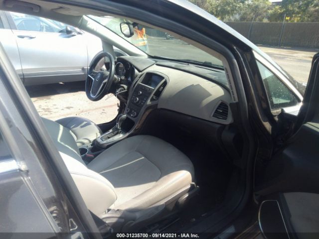 Photo 4 VIN: 1G4PP5SK9D4166808 - BUICK VERANO 