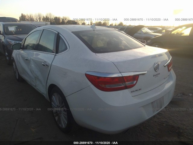 Photo 2 VIN: 1G4PP5SK9D4215599 - BUICK VERANO 