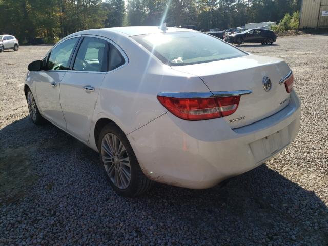 Photo 2 VIN: 1G4PP5SK9E4142980 - BUICK VERANO 