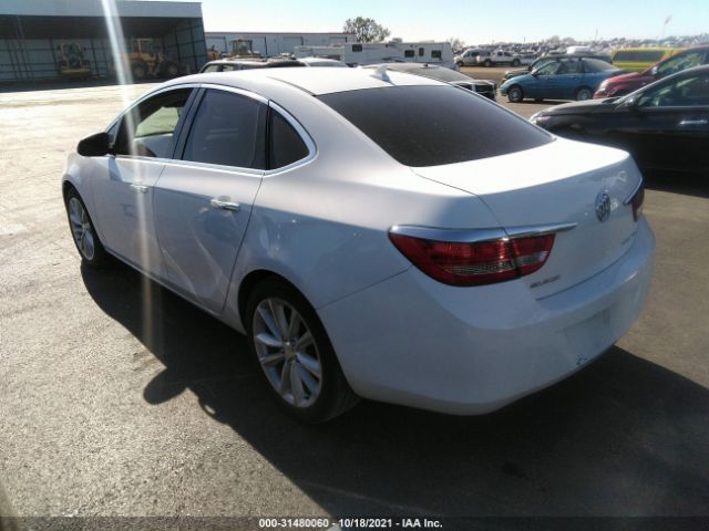 Photo 2 VIN: 1G4PP5SKXC4220020 - BUICK VERANO 