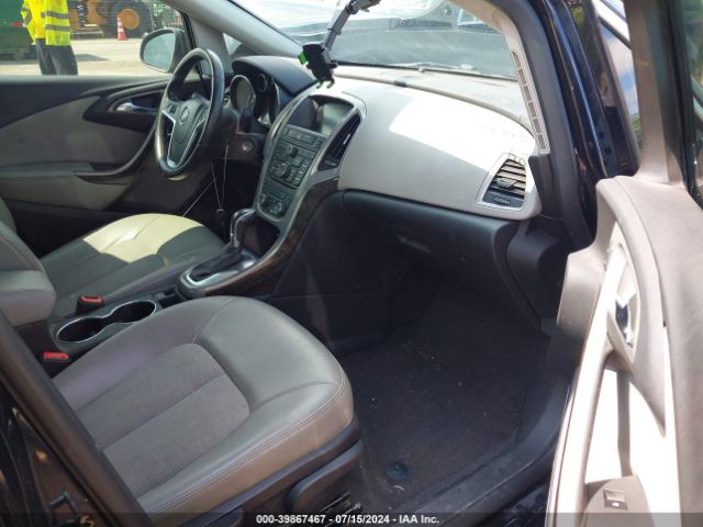 Photo 4 VIN: 1G4PP5SKXF4144125 - BUICK VERANO 