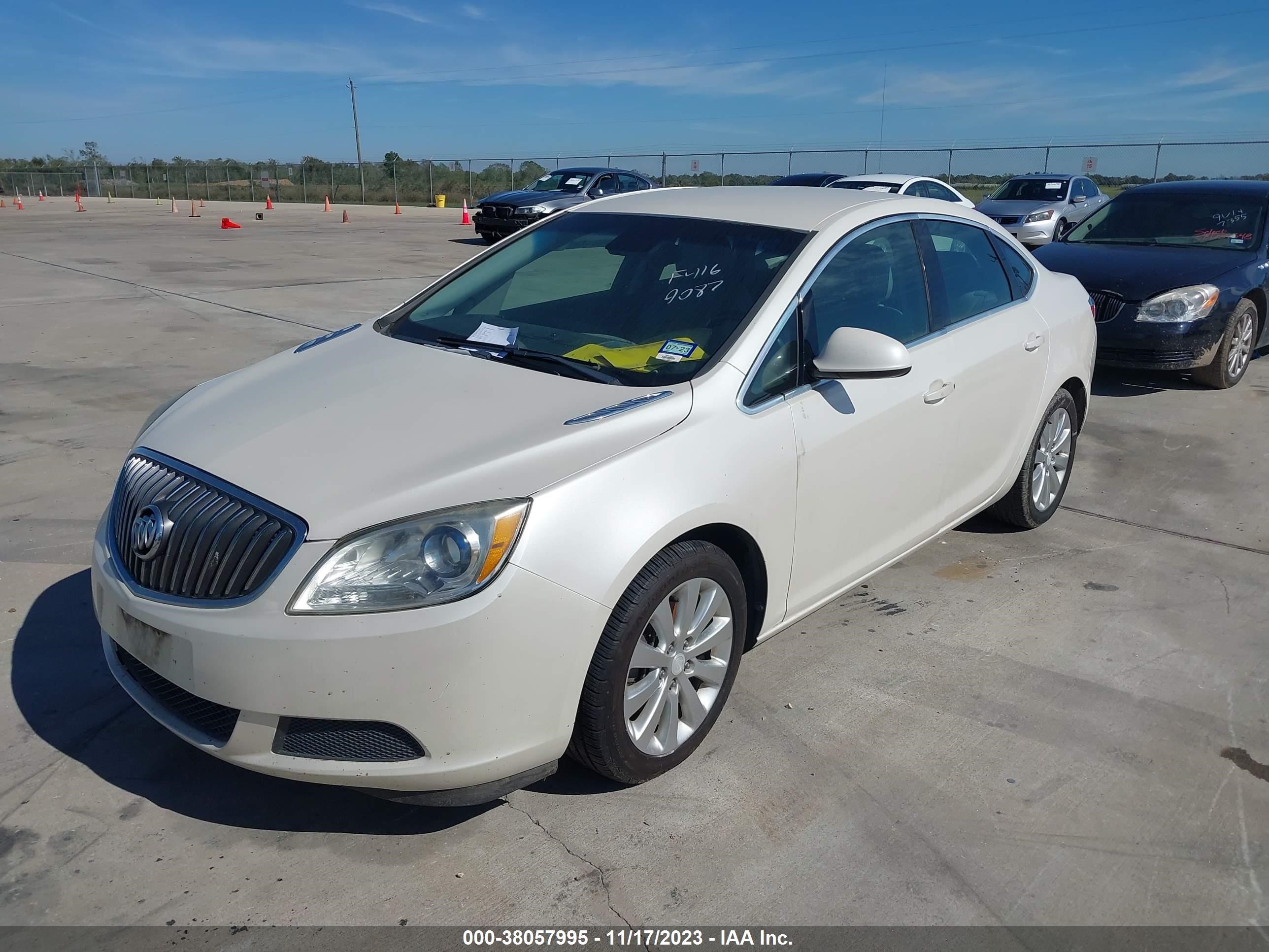 Photo 1 VIN: 1G4PP5SKXF4169087 - BUICK VERANO 