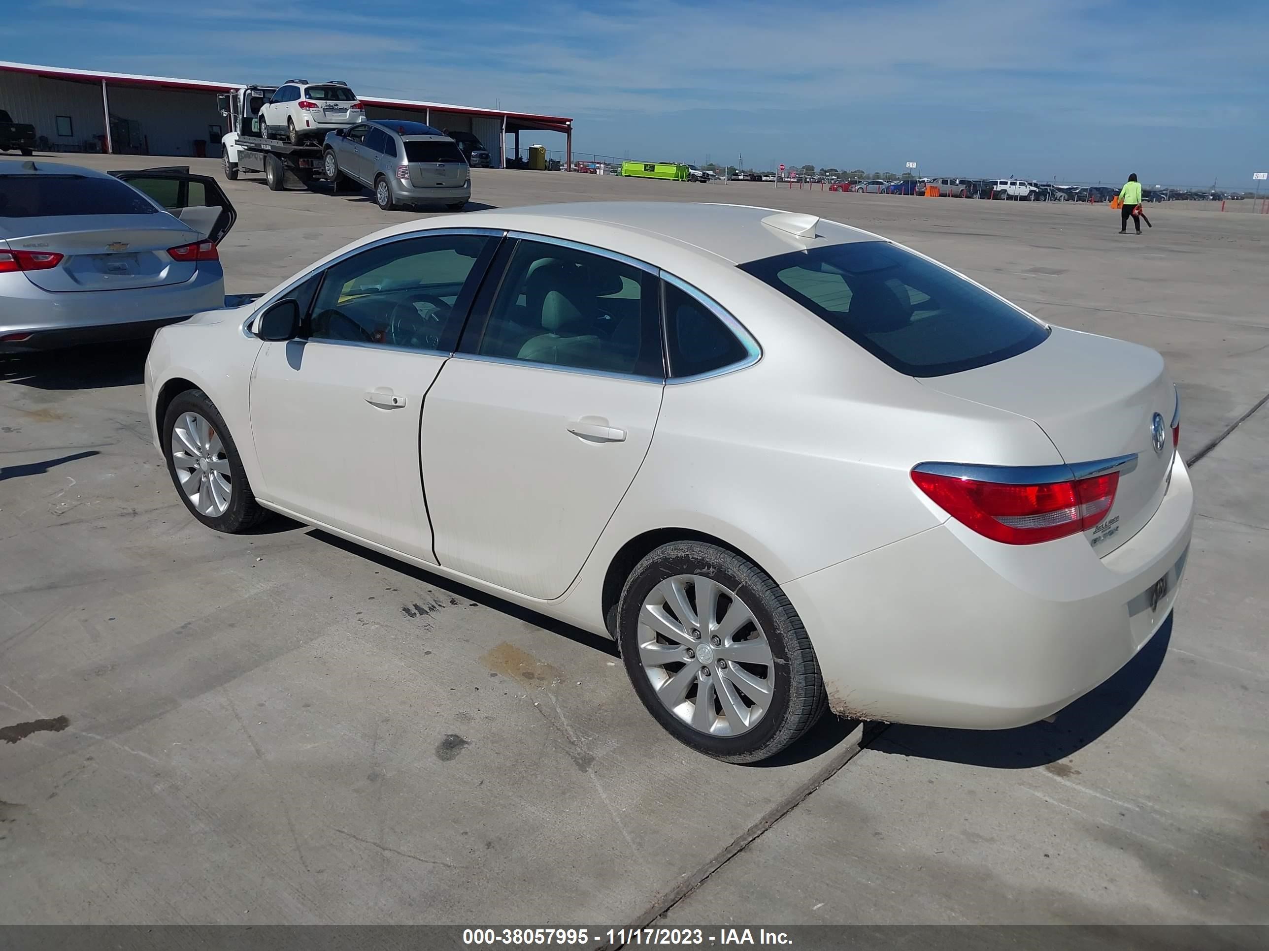 Photo 2 VIN: 1G4PP5SKXF4169087 - BUICK VERANO 