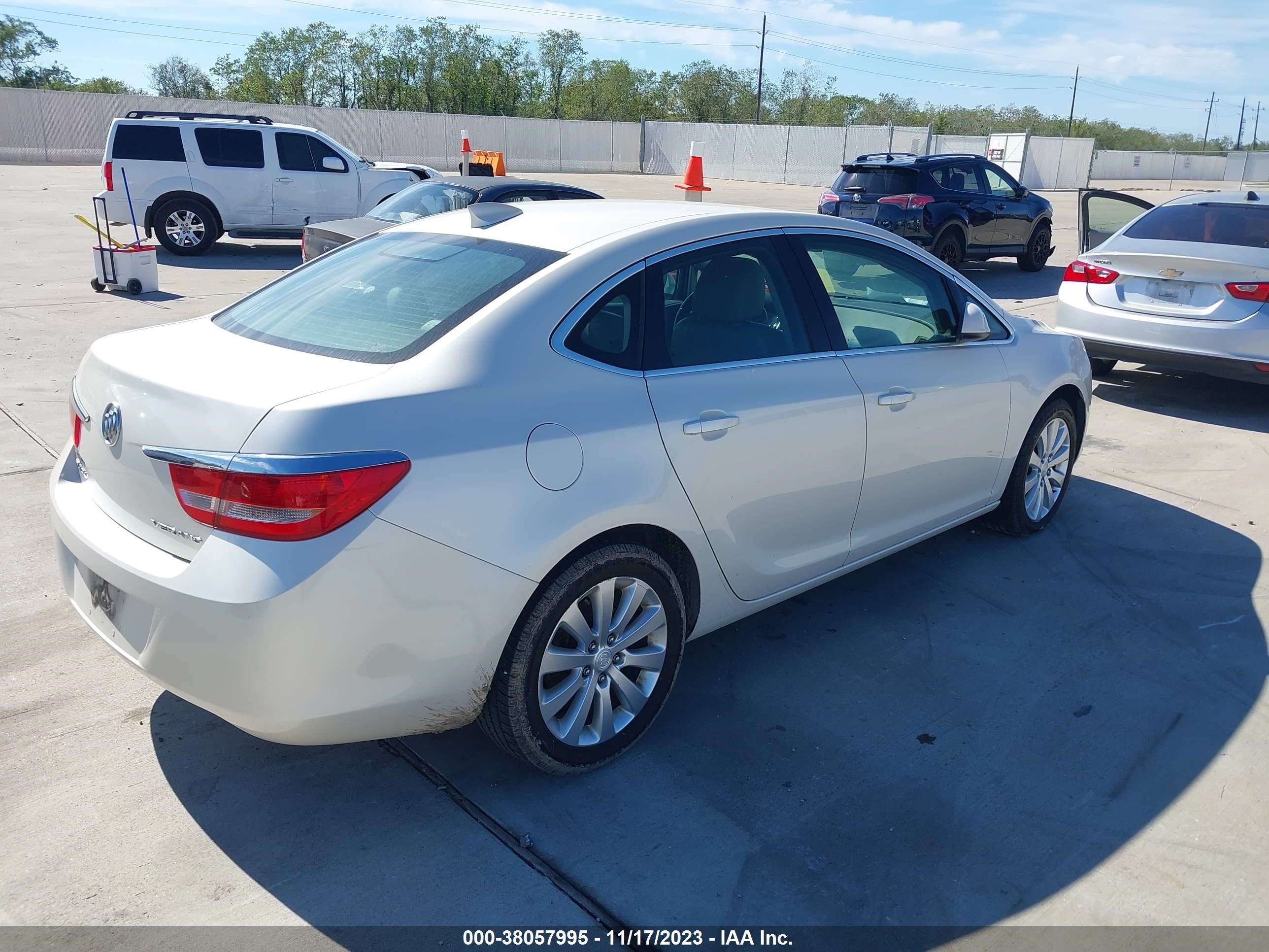 Photo 3 VIN: 1G4PP5SKXF4169087 - BUICK VERANO 