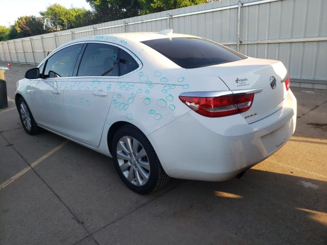 Photo 2 VIN: 1G4PP5SKXG4105858 - BUICK VERANO 