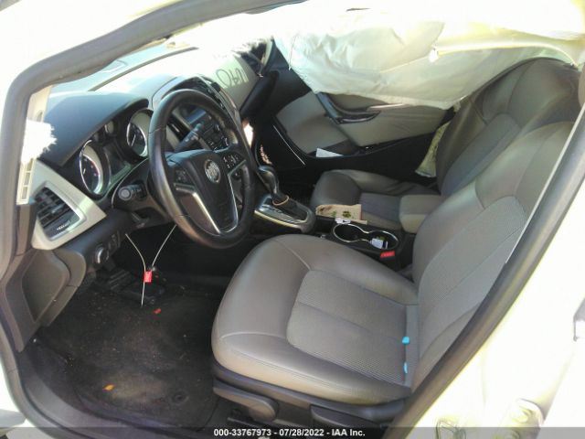 Photo 4 VIN: 1G4PP5SKXG4110851 - BUICK VERANO 