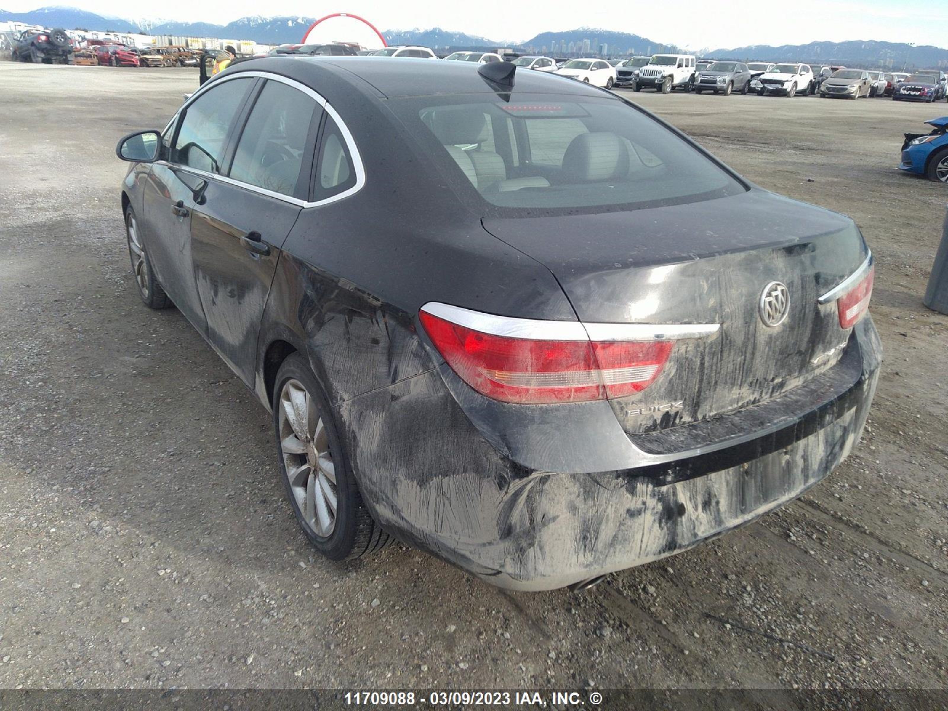 Photo 2 VIN: 1G4PP5SKXH4100418 - BUICK VERANO 