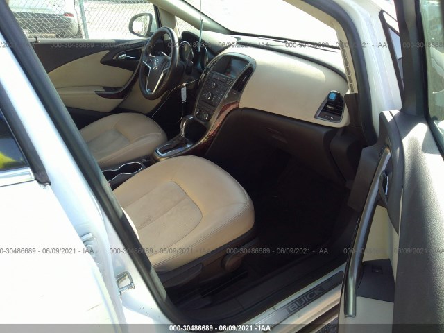 Photo 4 VIN: 1G4PR5SK0C4185174 - BUICK VERANO 