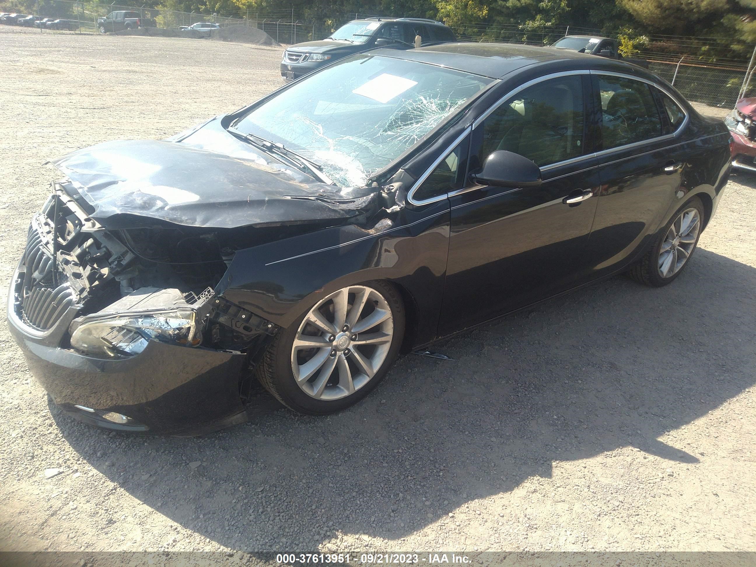 Photo 1 VIN: 1G4PR5SK0D4121329 - BUICK VERANO 