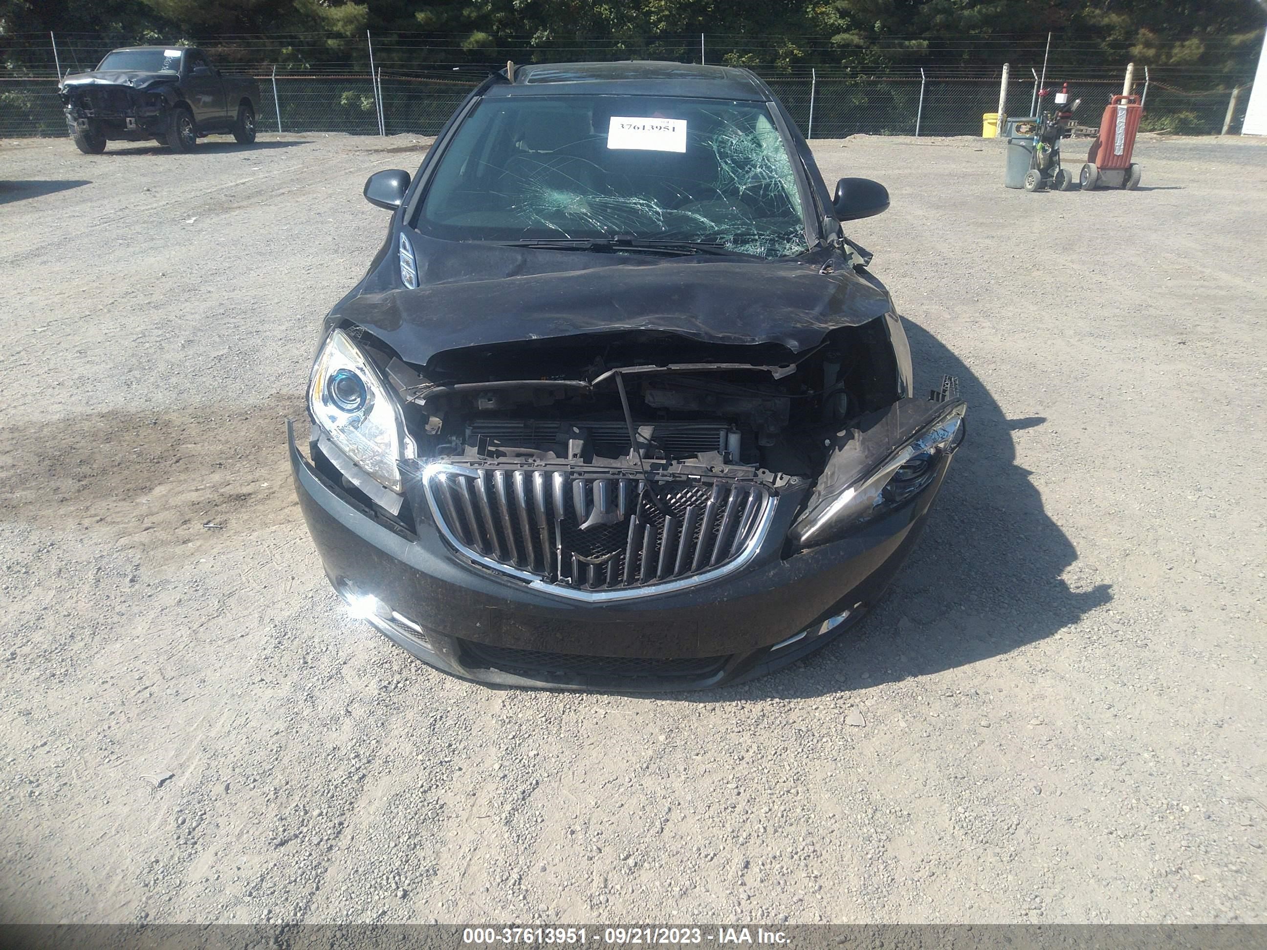 Photo 11 VIN: 1G4PR5SK0D4121329 - BUICK VERANO 