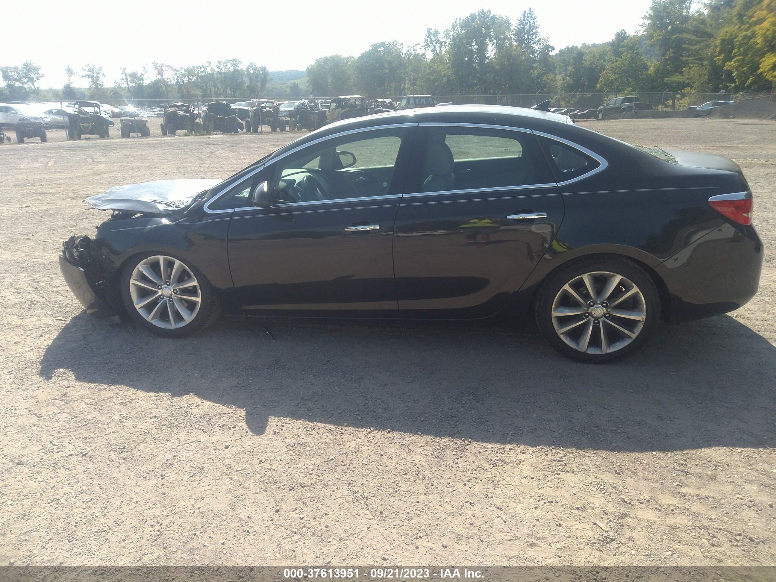 Photo 13 VIN: 1G4PR5SK0D4121329 - BUICK VERANO 