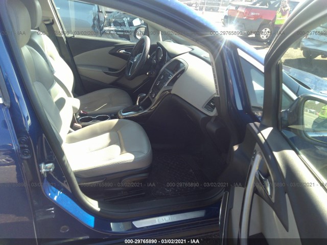 Photo 4 VIN: 1G4PR5SK0D4206817 - BUICK VERANO 