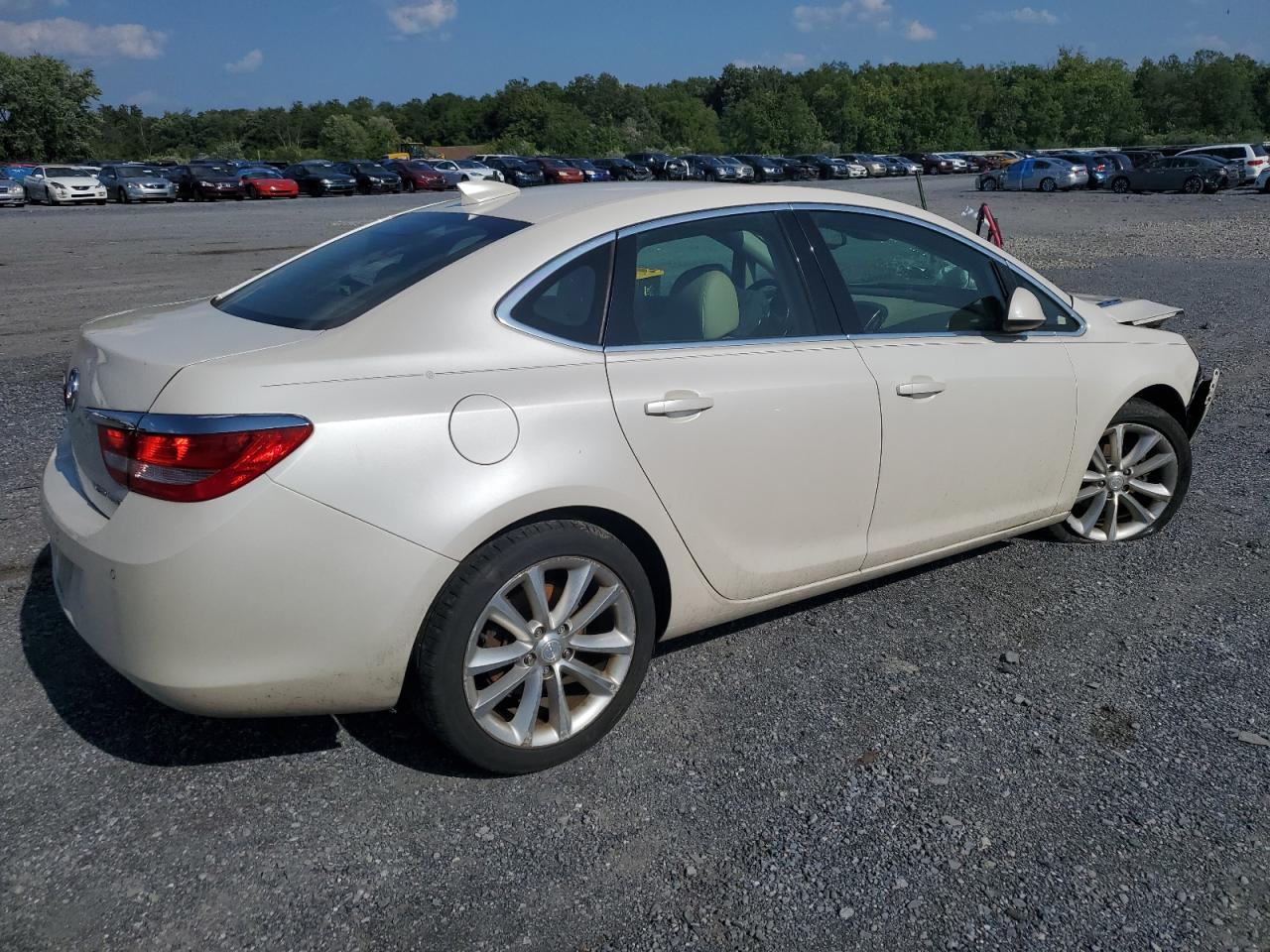 Photo 2 VIN: 1G4PR5SK0F4156200 - BUICK VERANO 