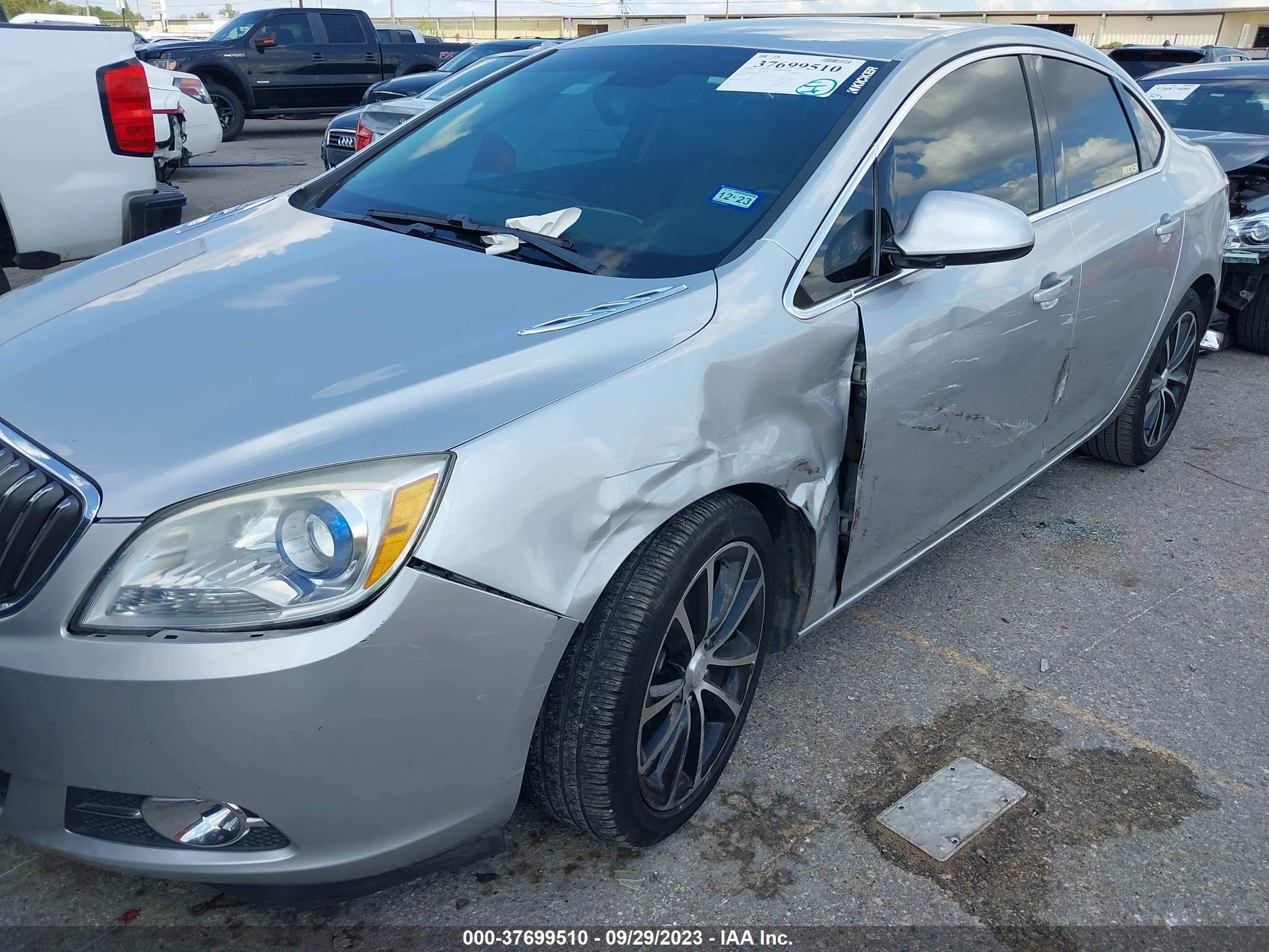 Photo 5 VIN: 1G4PR5SK0H4117559 - BUICK VERANO 