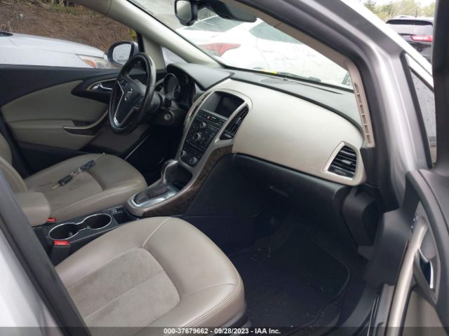 Photo 4 VIN: 1G4PR5SK1E4216421 - BUICK VERANO 