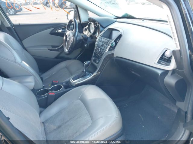 Photo 4 VIN: 1G4PR5SK1H4103749 - BUICK VERANO 