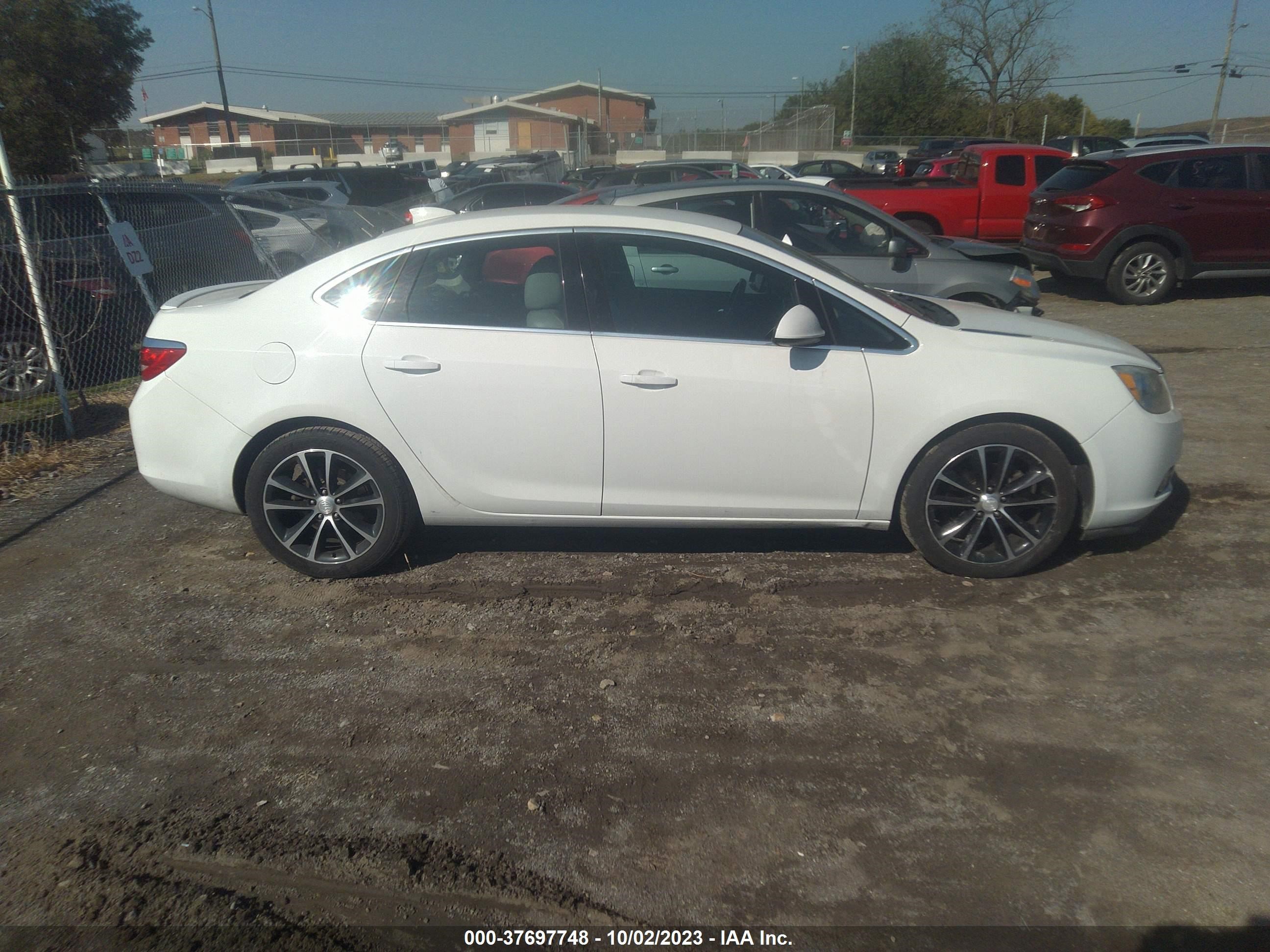 Photo 12 VIN: 1G4PR5SK1H4120728 - BUICK VERANO 