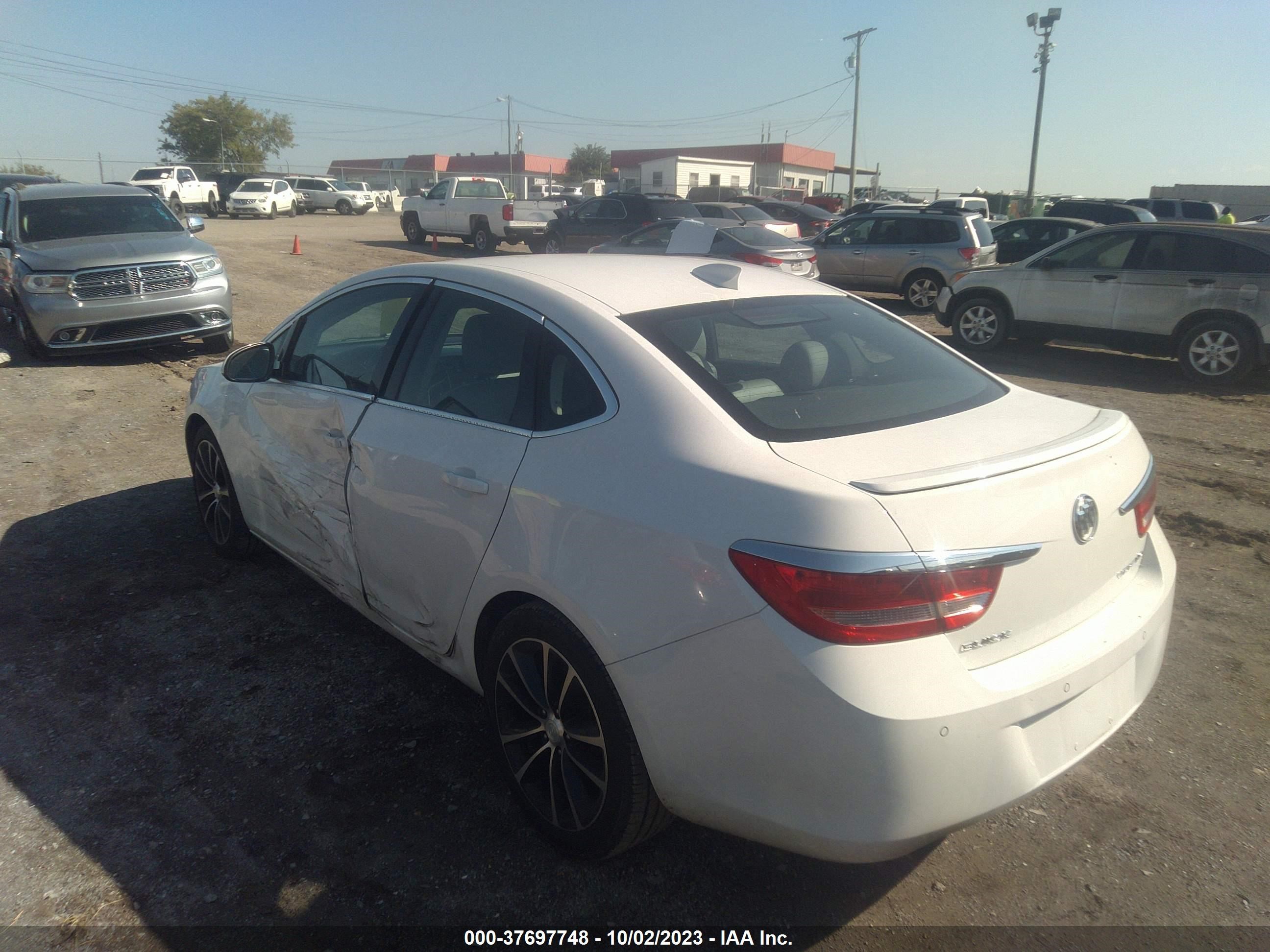 Photo 2 VIN: 1G4PR5SK1H4120728 - BUICK VERANO 