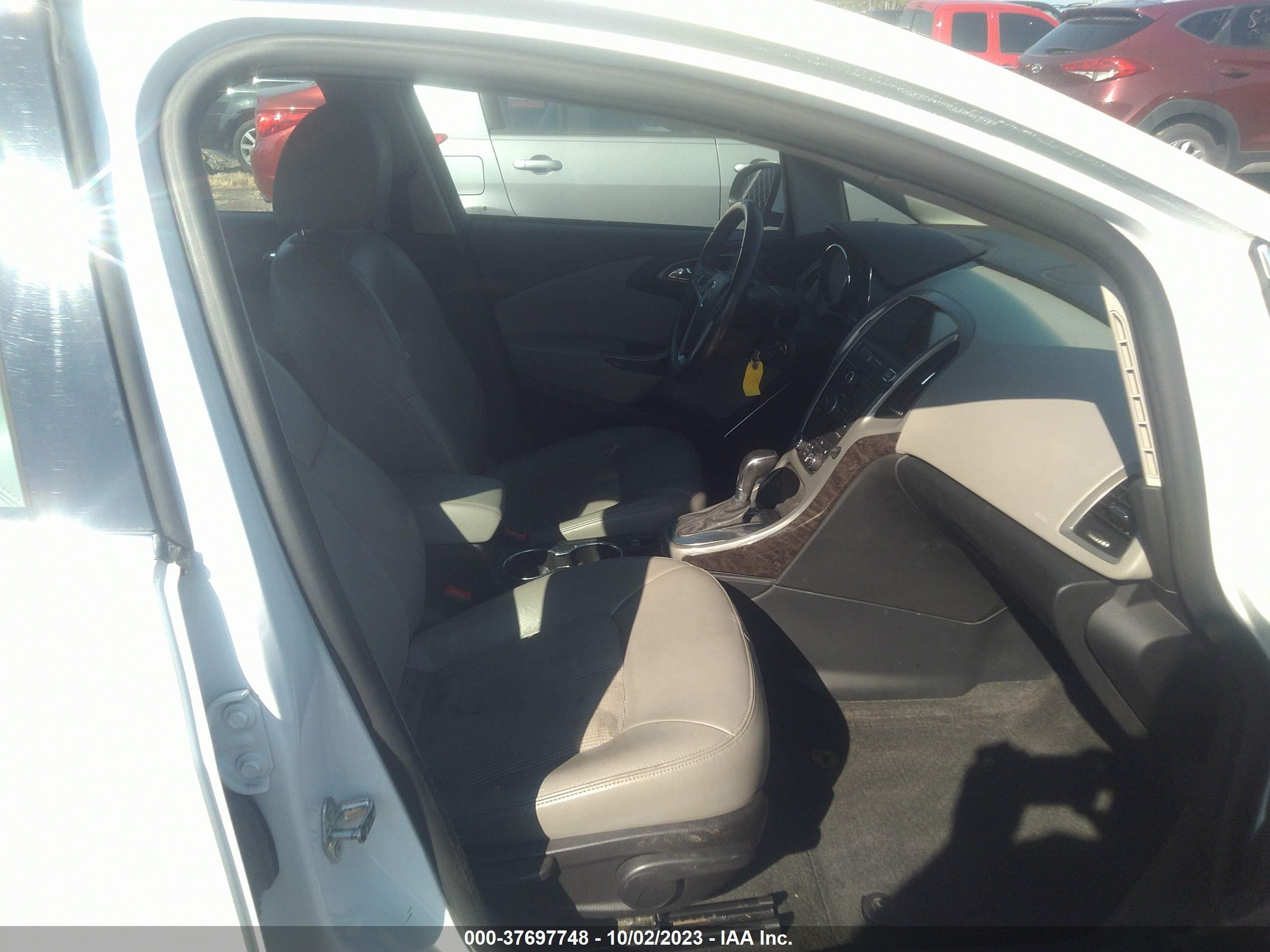 Photo 4 VIN: 1G4PR5SK1H4120728 - BUICK VERANO 