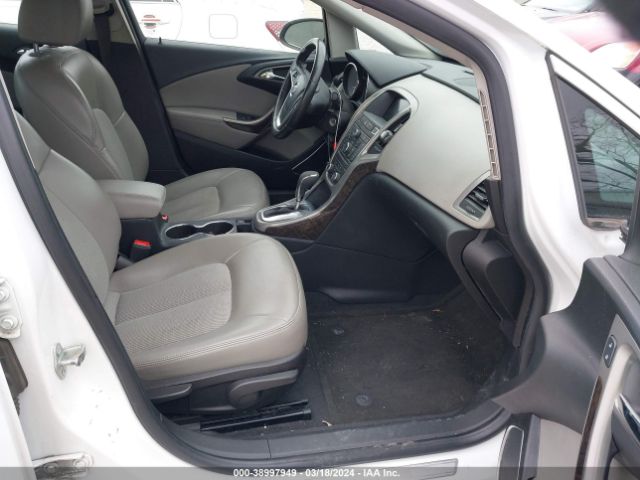 Photo 4 VIN: 1G4PR5SK2D4230679 - BUICK VERANO 