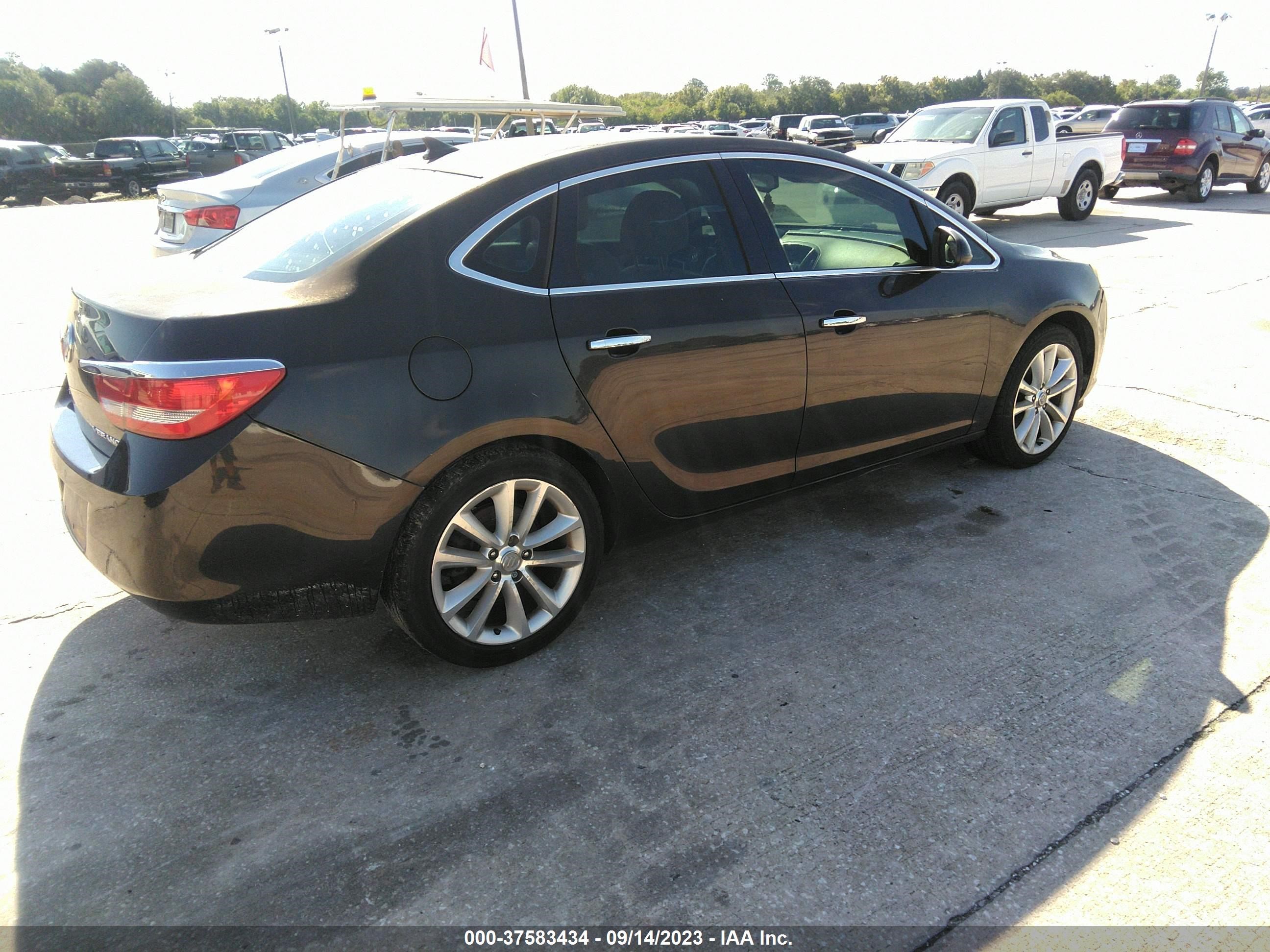 Photo 3 VIN: 1G4PR5SK2E4173367 - BUICK VERANO 