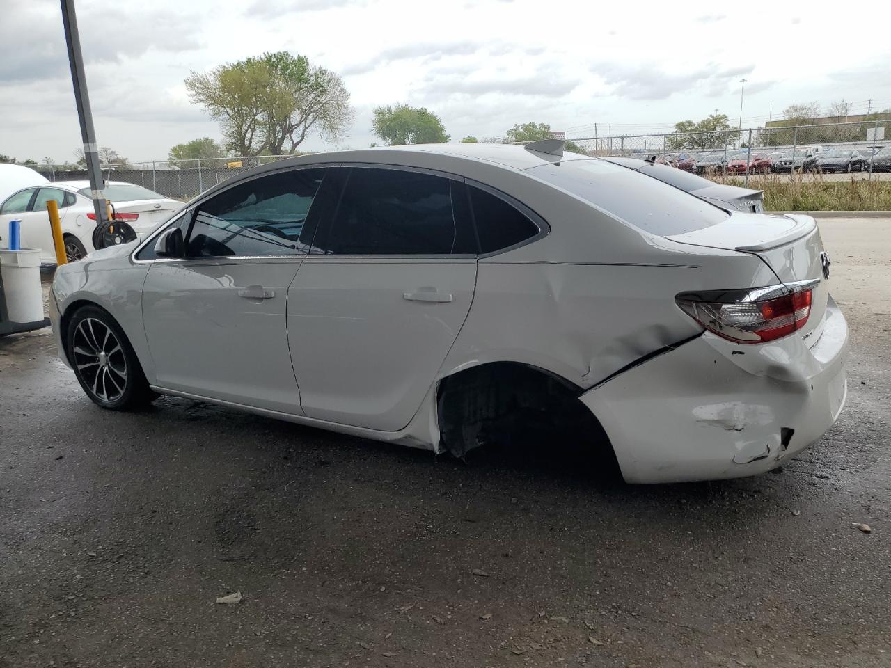 Photo 1 VIN: 1G4PR5SK2H4117482 - BUICK VERANO 