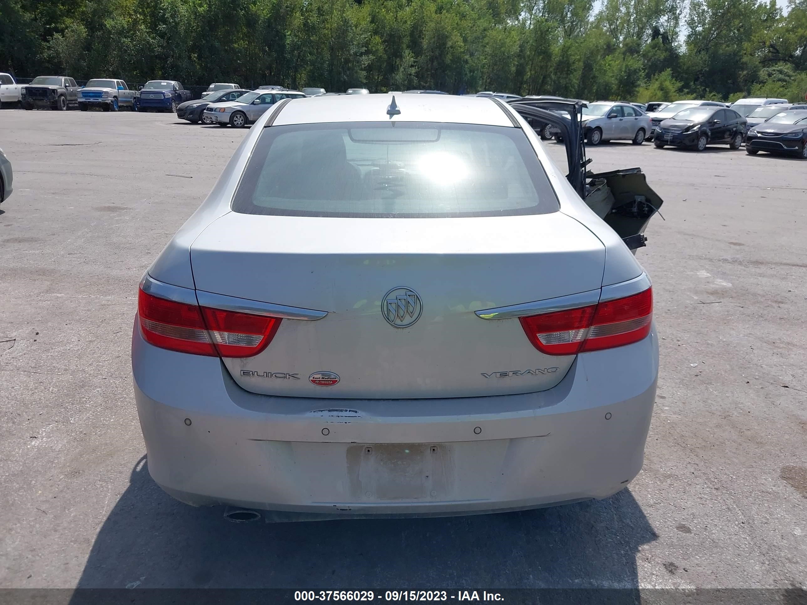 Photo 15 VIN: 1G4PR5SK3C4181135 - BUICK VERANO 