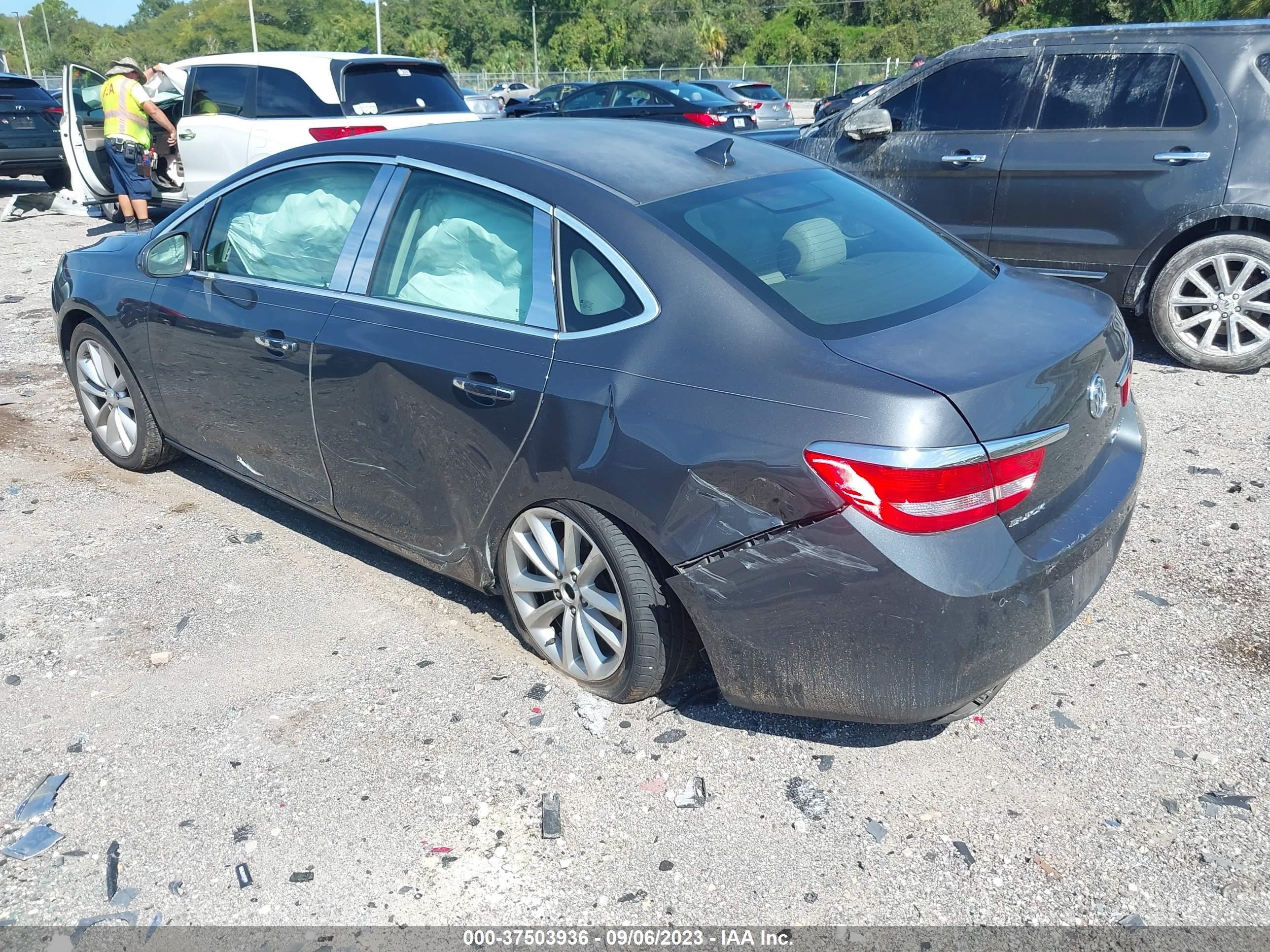 Photo 2 VIN: 1G4PR5SK3C4231774 - BUICK VERANO 