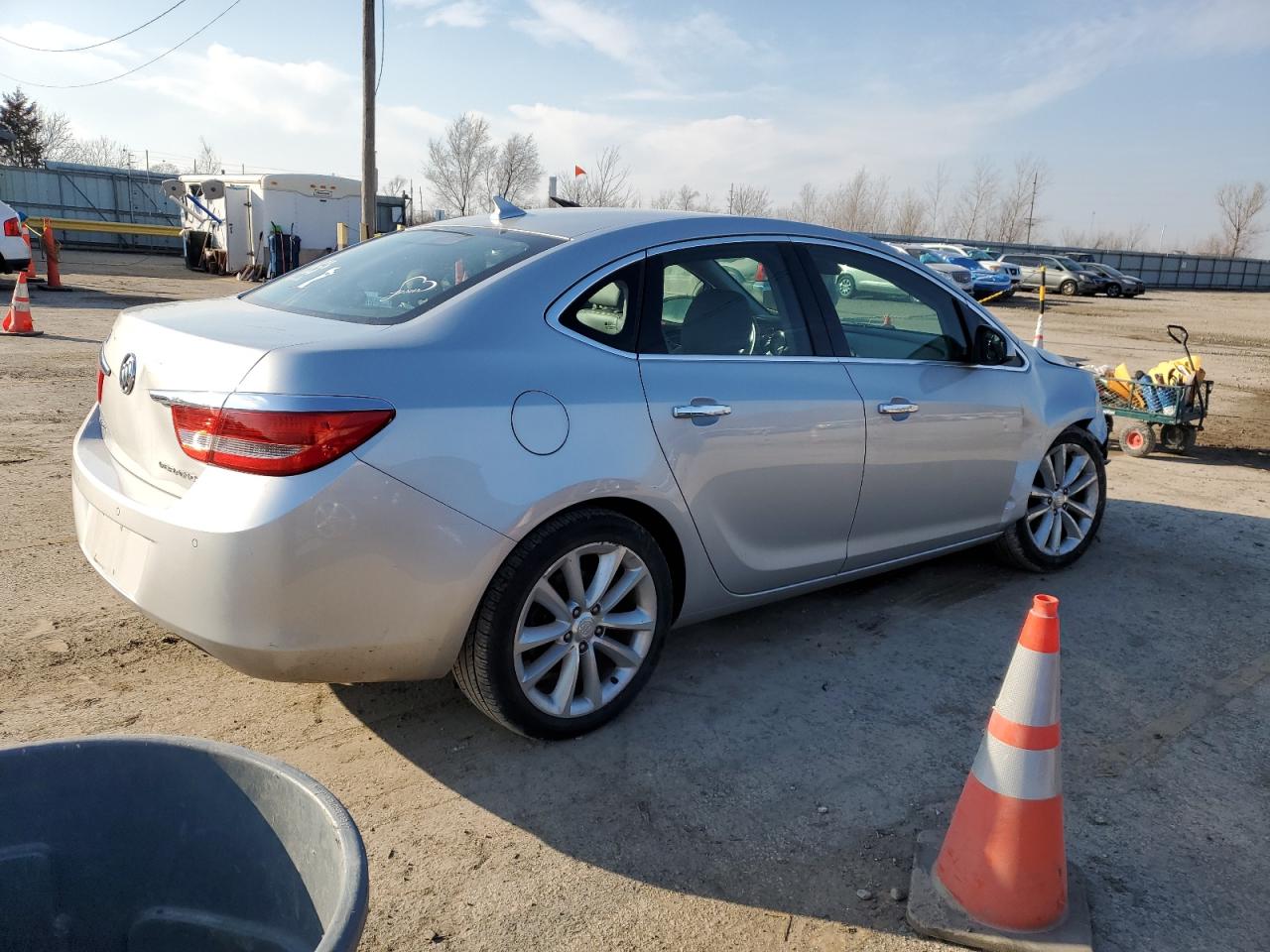 Photo 2 VIN: 1G4PR5SK3D4121177 - BUICK VERANO 