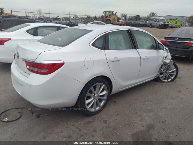 Photo 3 VIN: 1G4PR5SK3G4100415 - BUICK VERANO 