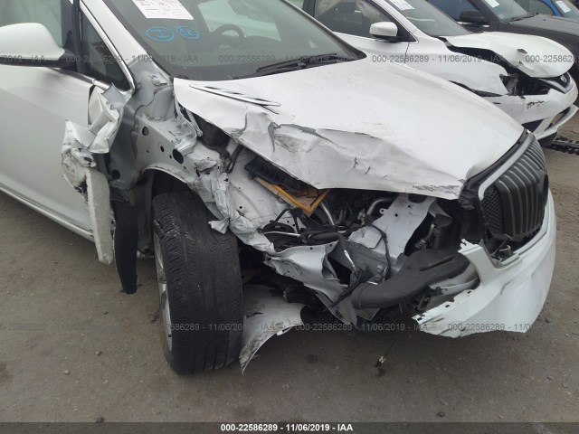 Photo 5 VIN: 1G4PR5SK3G4100415 - BUICK VERANO 