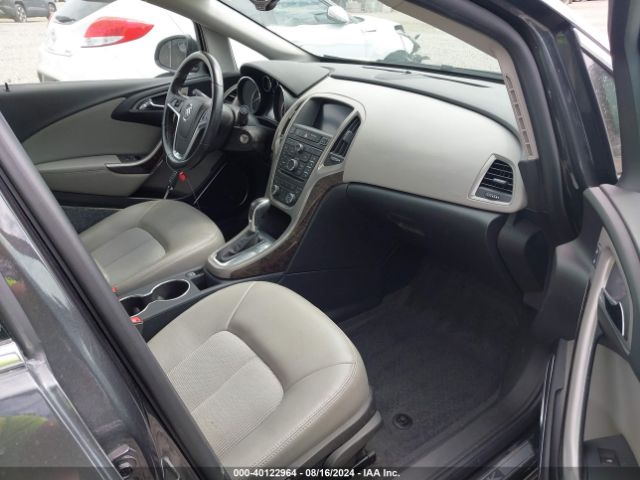 Photo 4 VIN: 1G4PR5SK3H4121699 - BUICK VERANO 