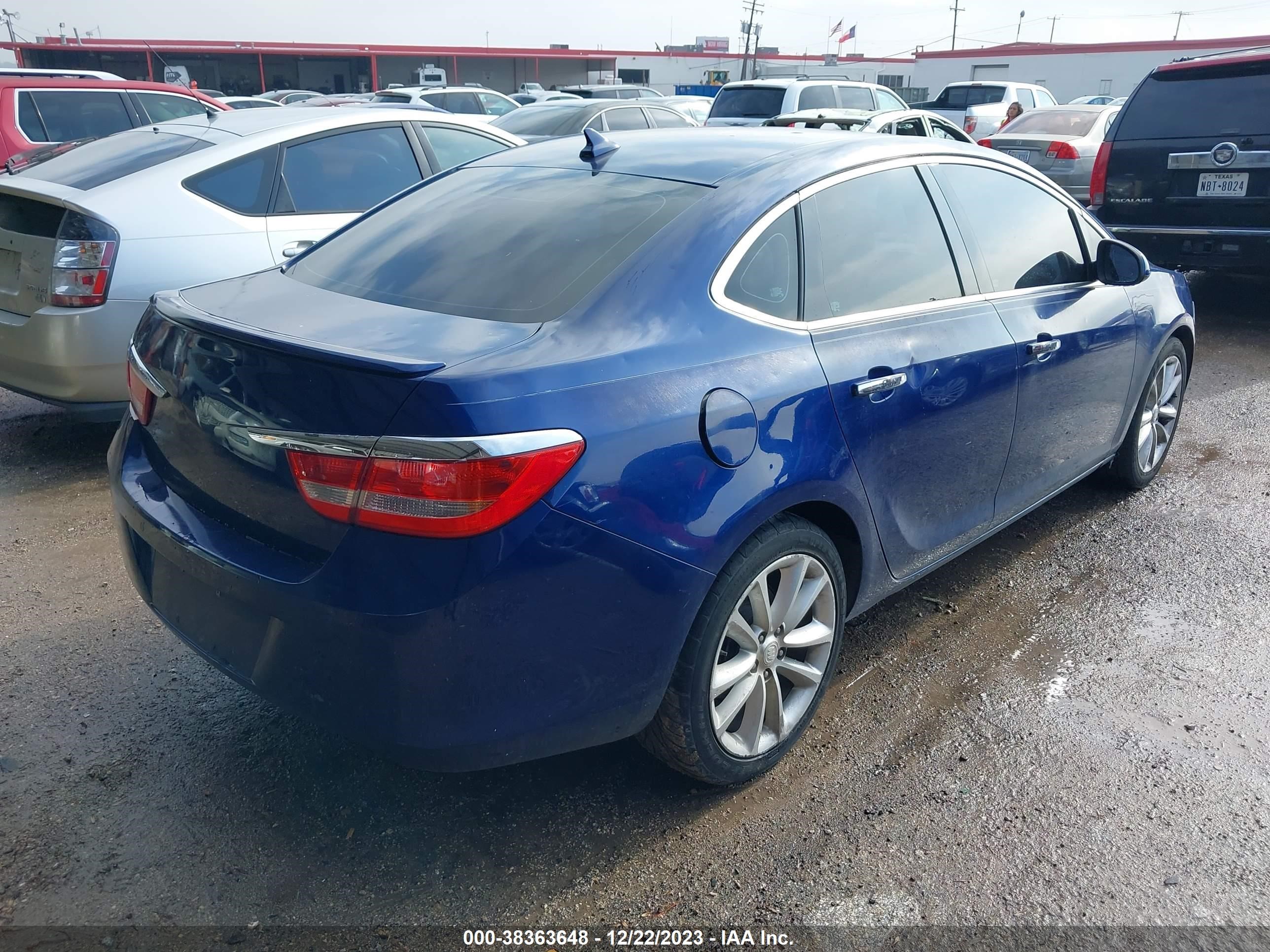 Photo 3 VIN: 1G4PR5SK4D4134570 - BUICK VERANO 