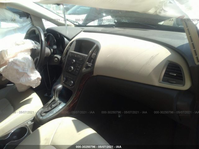 Photo 4 VIN: 1G4PR5SK4D4178830 - BUICK VERANO 