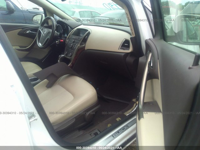 Photo 4 VIN: 1G4PR5SK4E4207955 - BUICK VERANO 